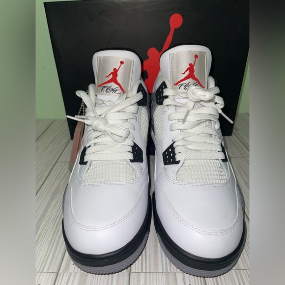 Preowned/Lightly Used: Air Jordan 4 Retro: Cement 4 Size 10 - Picture 10 of 11